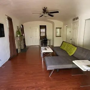 spacious-condo-downtown-phoenix.hotelsofphoenix.com/